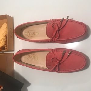 Tod’s women’s GOMMINO DRIVING SHOES IN SUEDE